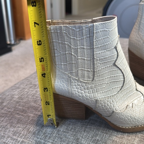 Sam Edelman Winona White Crocodile Booties - Picture 3 of 11